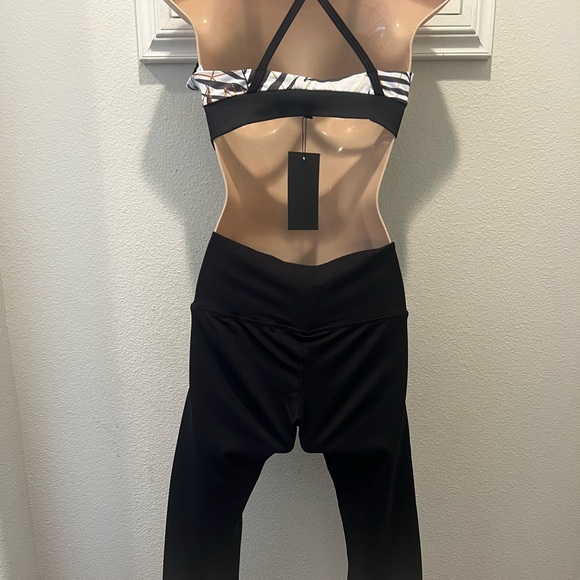 Hera Hero 2pc Women's workout Leggings & top in White /Black. NWT - Picture 3 of 15